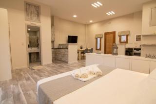 The Mountain House By Plakalona Villas & Apartments - 6