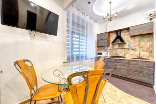 СВІТЛО! VIP Apartment in the Druzhby Narodiv metro station - Kyiv - 4