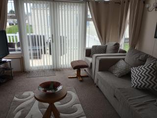 E31 is a 2 bedroom 6 berth caravan with large decking and close to beach on Whitehouse Leisure Park This is a pet free caravan - Abergele - 9
