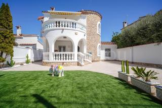 Villa et studio avec piscine - WeHostYou - Empuriabrava - 0
