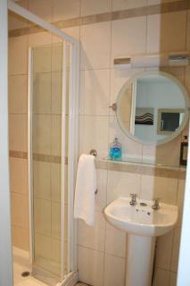 Oakhurst Gatwick B&B - Crawley - 7
