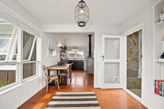 Mid-Century Charm - Taupo Holiday Home - 4