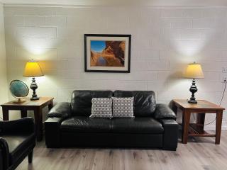 Lake Powell Motel & Apartments - Page - 0