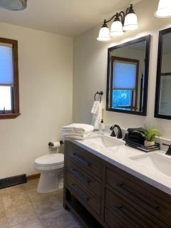 Dave & Susie's Place Across from Notting Hill Farm! - 3