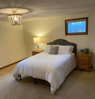 Dave & Susie's Place Across from Notting Hill Farm! - 2