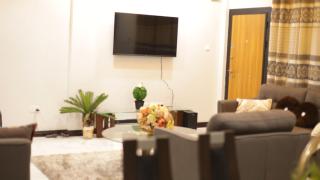 Luxury 3BR Apartment at Jeffston Court Prime Location & Comfort - 1