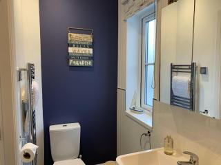 Sea Urchins beach house at The Bay Filey, sleeps 4-5, 2 dogs welcome for free too - 4