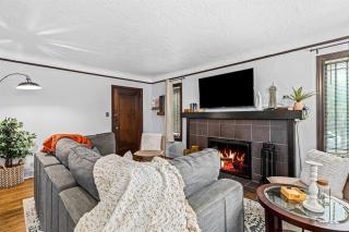 Charming 2BR Flat - Walk to Downtown Royal Oak - Royal Oak - 1