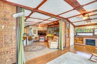 Kerrville Vacation Rental with Colorful Courtyard! - Kerrville - 4