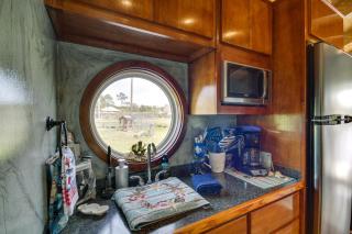 Bay St Louis Houseboat 6 Mi to Old Town and Beach! - Shoreline Park - 1