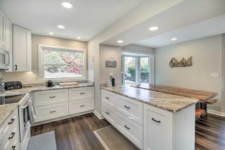 Updated Kingsport Home with Deck and Mtn Views! - Kingsport - 2