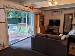 Ageri Holiday House - Bright - 9