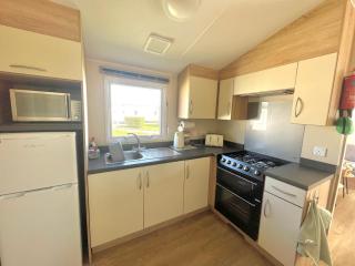 Trecco bay caravan hire 4 bedrooms sleeps 10 - Porthcawl - 4