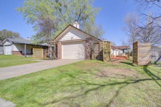 Barling Vacation Rental Fenced-In Yard with Hot Tub - - 8