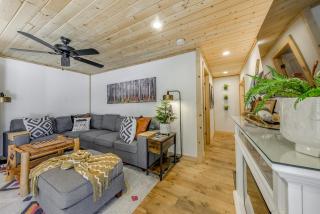 Ruidoso Cabin Rental with Hot Tub Walk to Main! - Ruidoso - 4