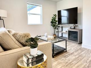 Charming Coastal 4BR Home Near Columbia River - - 6