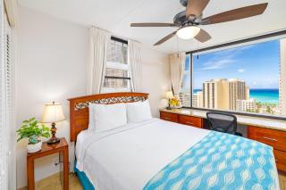 Beautiful Ocean View, Split AC, 1 Block to Beach and Parking - Honolulu - 6