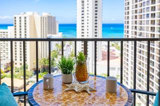 Beautiful Ocean View, Split AC, 1 Block to Beach and Parking - Honolulu - 2
