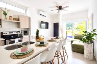 Bright & Airy new Condo, 5 min walk to Jaco Beach! - Jacó - 2