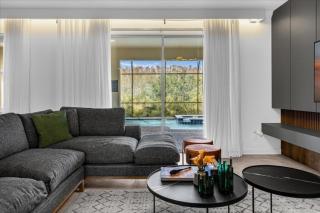 9 Bedrooms 5 Bathrooms Storey Lake 2976 Pl - 2