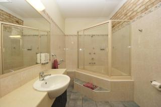 Highlander Motor Inn - 3