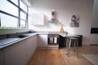 Train Station Apartments - Luton - 5