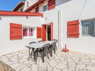 Plage d'Erromardie à 300m : Maison Basque avec Terrasse, 3 Chambres et Parking - FR-1-4-589 - Saint-Jean-de-Luz - 0