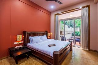 StayVista's The Happy Hive - Cozy rooms and a pool for a delightful stay - 1