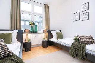 Modern & Stylish for 3: Smart TV - Essen - 4