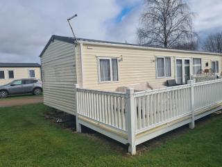 Beautiful 6 Berth Caravan At Breydon Water Nearby Great Yarmouth Ref 10056B - Belton - 3