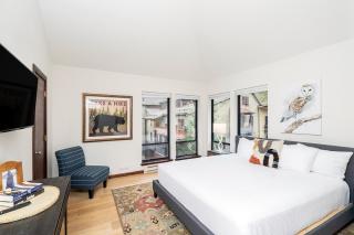 Big & Bright Hidden Gem with Garage, Hot Tub, Lux Kitchen condo - 9