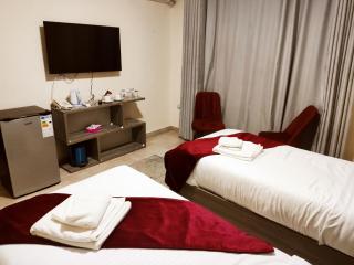 Golden Plaza Hotel - 8