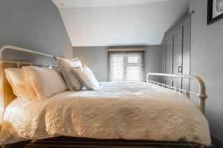3-Bedroom Cottage with Parking Sleeps 6 - 2