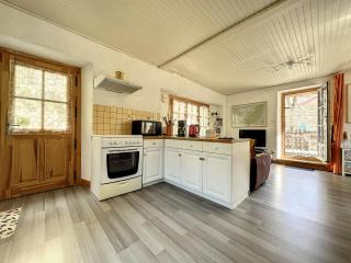 Gorges du Tarn - Maisonnette à flanc de falaise - 2