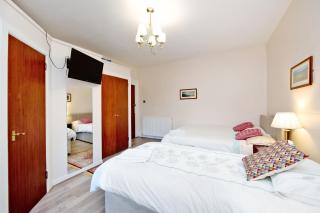 Grand Mansion 9 Beds Sleeps 17 Parking - Groups - 3