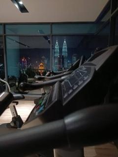 C17B Modern Balcony Infinity Pool KLCC View - 7