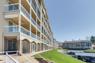 Lakefront Condo with Pool Access in Osage Beach! - Osage Beach - 8
