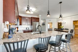 Lakefront Condo with Pool Access in Osage Beach! - Osage Beach - 3