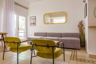 Renovated 2BR with Balcony in Bauhaus *Beachfront* - 5