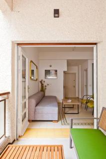 Renovated 2BR with Balcony in Bauhaus *Beachfront* - 1