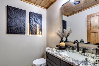 Piney Estate Hot Tub Game Theater Room - 5