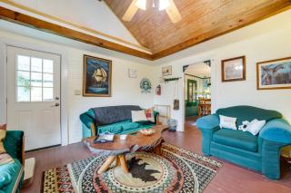 Pet-Friendly Smoky Mountain Getaway with Fire Pit! - Clyde - 6