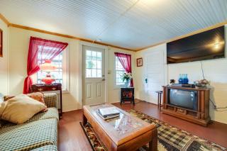 Pet-Friendly Smoky Mountain Getaway with Fire Pit! - 1