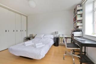 Large one bedroom flat with balcony close to the City by UnderTheDoormat - Londra - 5