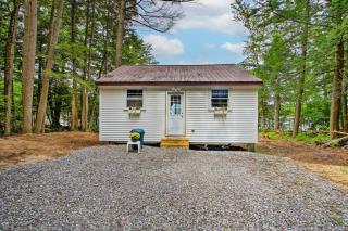 Hartford Cottage with Private Beach on Bear Pond! - 4