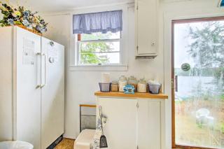 Hartford Cottage with Private Beach on Bear Pond! - 3