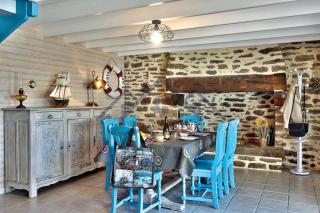 LocaLise - M3A La Maison du pêcheur au Guilvinec - Chambres vue mer - A 20m de la mer située à la pointe de Men Meur - Tout à pied, plage, port, centre, commerces, marché - Wifi inclus - Linge de lit inclus - Jardin clos - En option , ménage et serviettes - 5