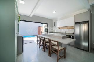 Lindo duplex geminado na Praia de Mariscal. - Bombinhas - 6