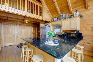 Smoky Mountains Cabin with Hot Tub, Deck and Views! - Sevierville - 3