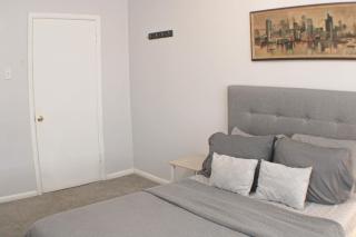 2 BR - Off Street Parking - Amazing View Nearby - Pittsburgh - 9
